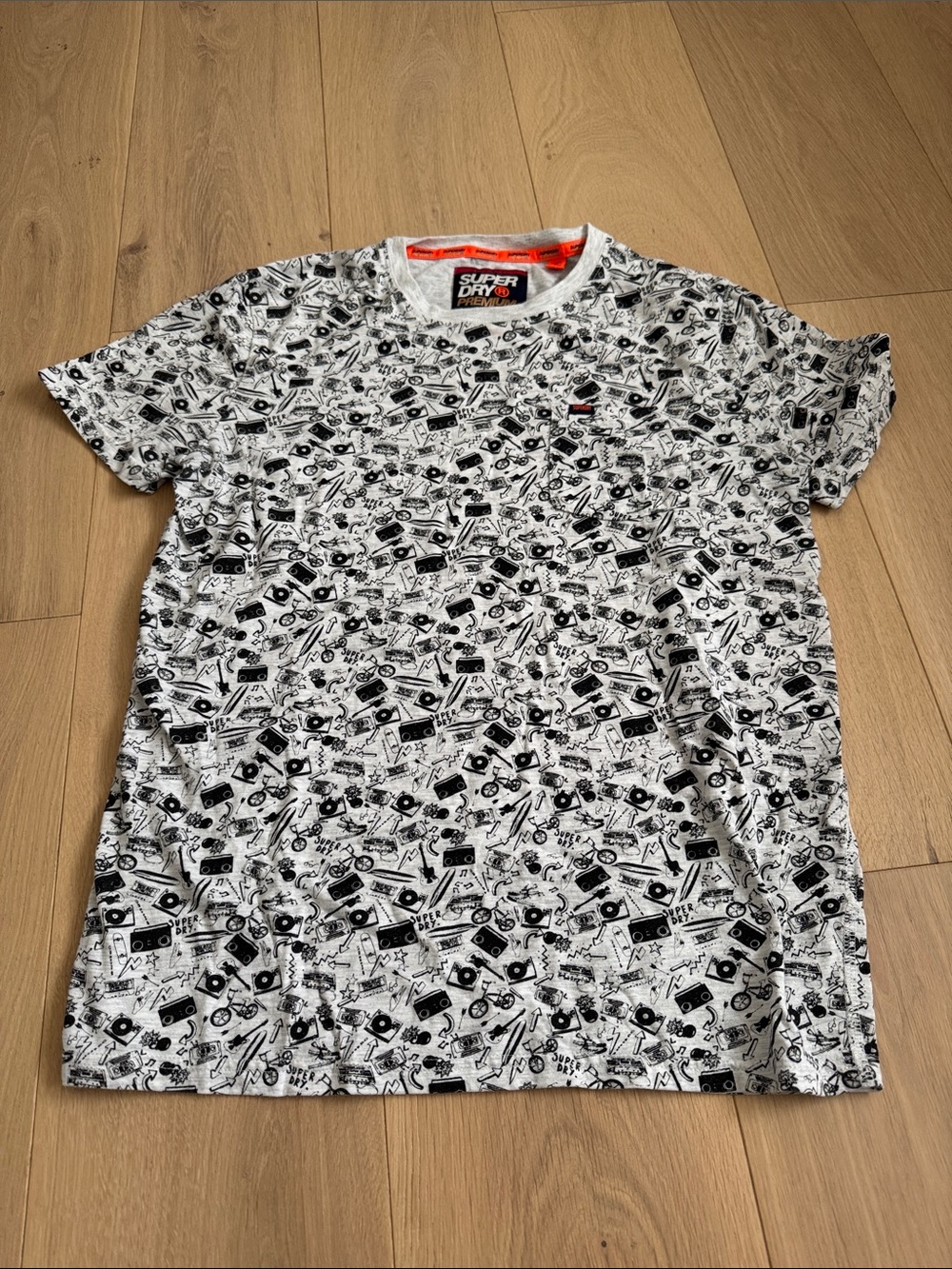 Superdry Premium Men’s Retro Style Print All Over T-Shirt Large